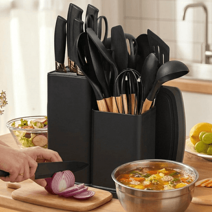 Ensemble de couteaux et ustensiles de cuisine noirs avec manches en bois, idéal pour préparer légumes et soupes