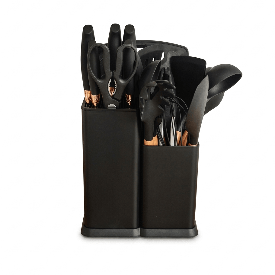 Ensemble d'ustensiles de cuisine noirs avec manches cuivrés, rangés dans un bloc moderne
