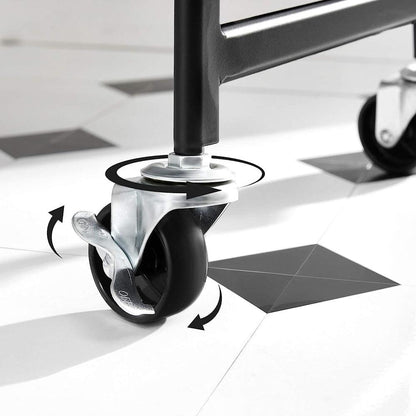 Roulette pivotante noire avec frein pour meuble, rotation 360° sur sol carrelé
